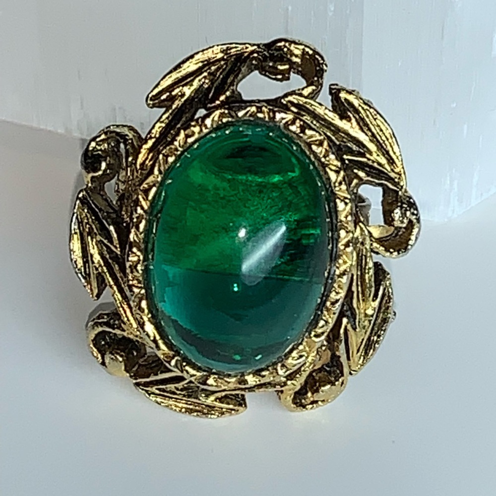Vintage Cabochon Gold Tone Emerald Color Adjustable Cocktail Ring
